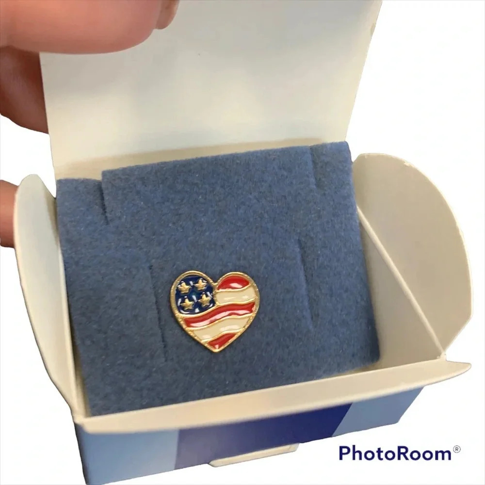Avon Heart of America pin 1/2”x1/2” NIB